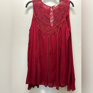 Entro sleeveless tunic with lace detail.  Size M.  Maroon.